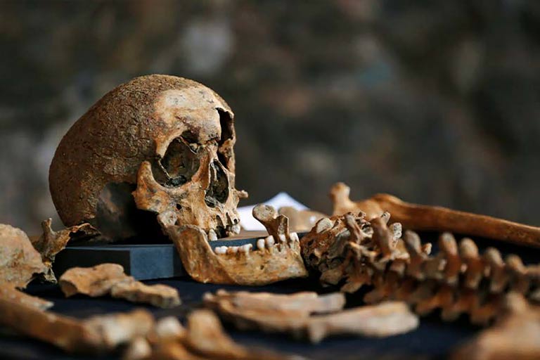 Must surm – ajaloo suurimalt pandeemialt langeb saladusloor